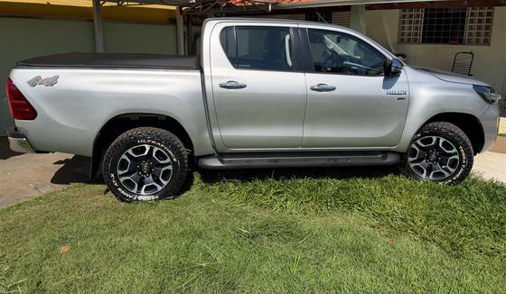 TOYOTA HILUX 2.7 VVT-i FLEX CD SRV 4X2 AUTOMÁTICO